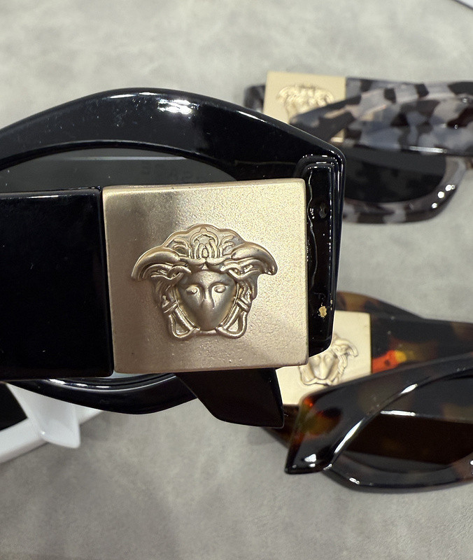 Blue light blocking sunglasses with the box and case ,G25-909-913
