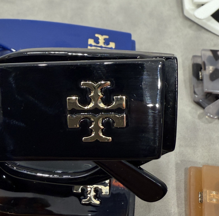 Blue light blocking sunglasses with the box and case ,G25-973-978