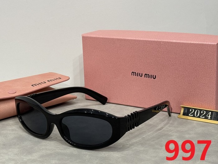 Blue light blocking sunglasses with the box and case ,G25-995-1001
