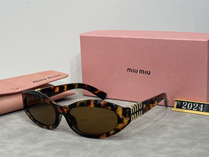 Blue light blocking sunglasses with the box and case ,G25-995-1001