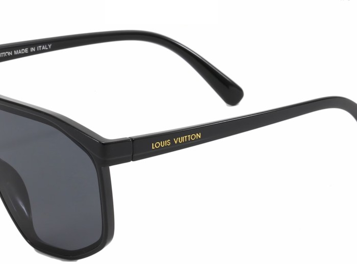 Blue light blocking sunglasses with the box and case ,G25-1083-1088