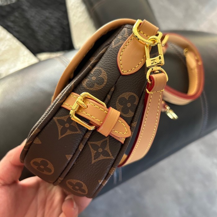 Split leather bag ,3A , size 20x16cm,no box,  B68-77