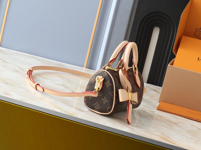 Leather bag ,5A ,size 16x10x7.5cm,no box,  B75-140-142