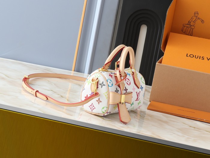 Leather bag ,5A ,size 16x10x7.5cm,no box,  B75-140-142