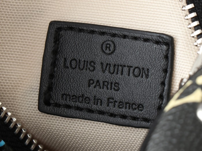 Leather bag ,5A ,size 16x10x7.5cm,no box,  B75-140-142