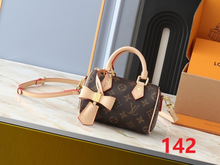 Leather bag ,5A ,size 16x10x7.5cm,no box,  B75-140-142