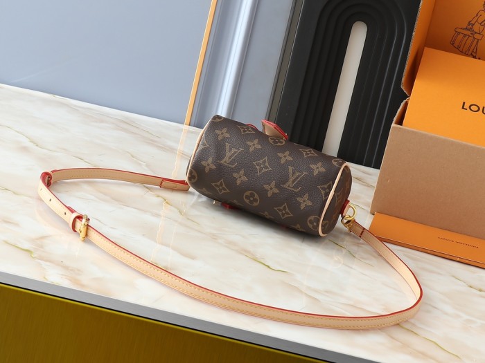 Leather bag ,5A ,size 16x10x7.5cm,no box,  B75-140-142