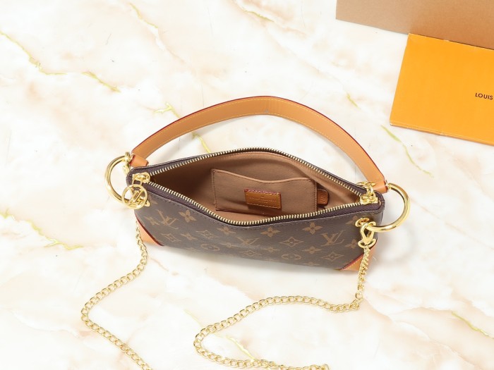 Leather bag ,5A ,size 25x13x5cm,no box,  B88-124