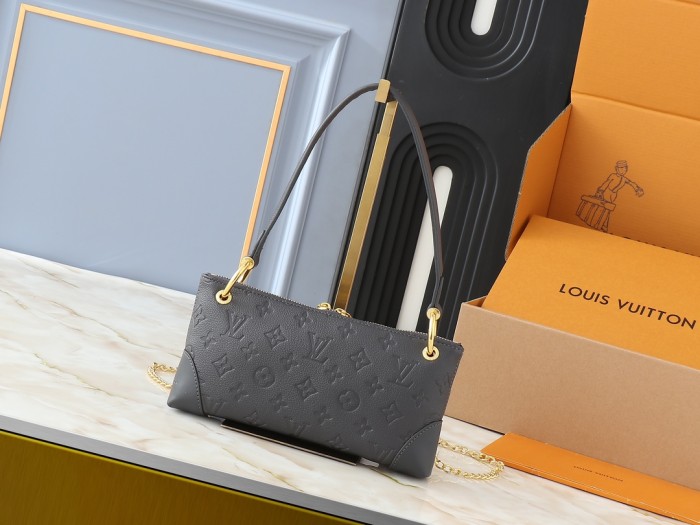 Leather bag ,5A ,size 25x13x5cm,no box,  B88-118