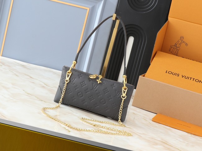 Leather bag ,5A ,size 25x13x5cm,no box, B88-118