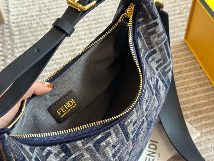 Canvas split leather bag ,4A ,size 26cm,no box,  B88-110