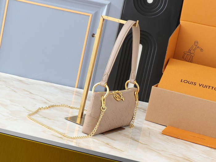 Leather bag ,5A ,size 25x13x5cm,no box,  B88-121