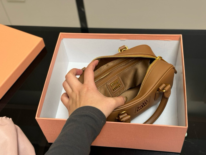 Split leather bag ,4A ,size 23x11cm,no box,  B88-117