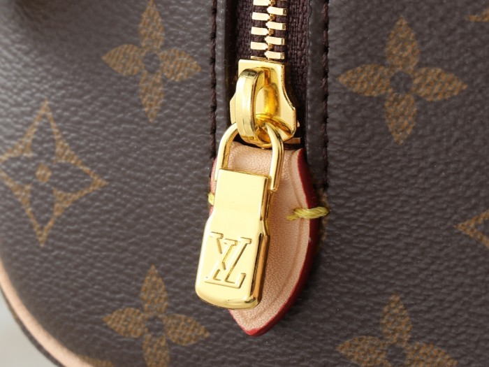 Leather bag ,5A ,size 23x13x12cm,no box,  B75-143