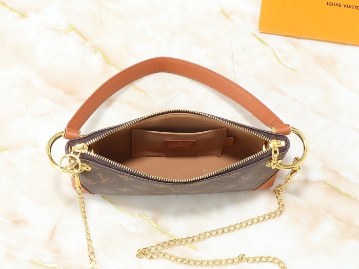 Leather bag ,5A ,size 25x13x5cm,no box,  B88-125