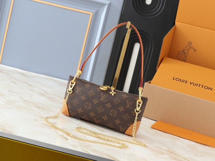 Leather bag ,5A ,size 25x13x5cm,no box,  B88-124