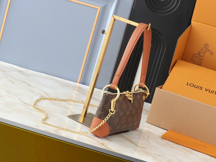 Leather bag ,5A ,size 25x13x5cm,no box,  B88-125