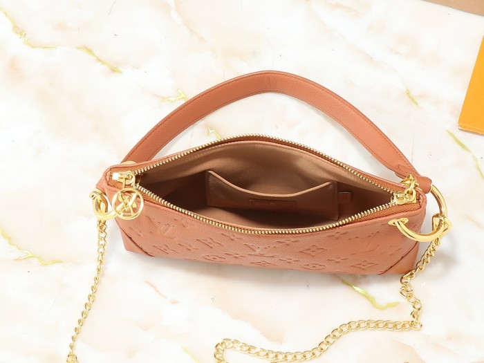 Leather bag ,5A ,size 25x13x5cm,no box,  B88-119