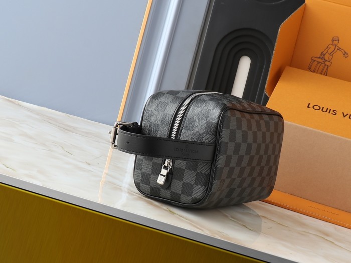 Leather bag ,5A ,size 23x13x12cm,no box,  B75-145