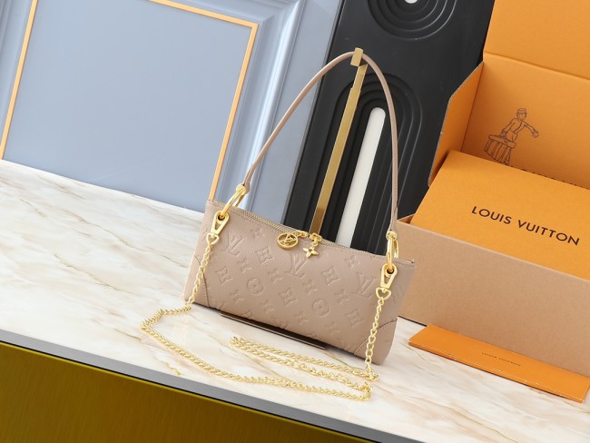 Leather bag ,5A ,size 25x13x5cm,no box, B88-121