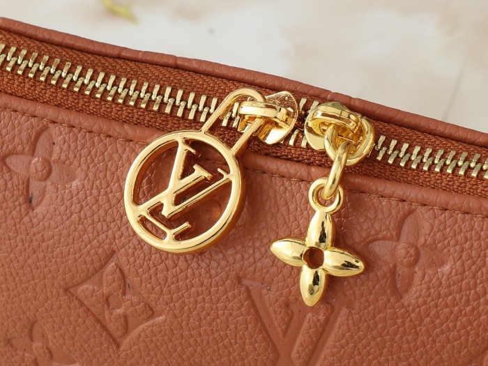 Leather bag ,5A ,size 25x13x5cm,no box,  B88-119