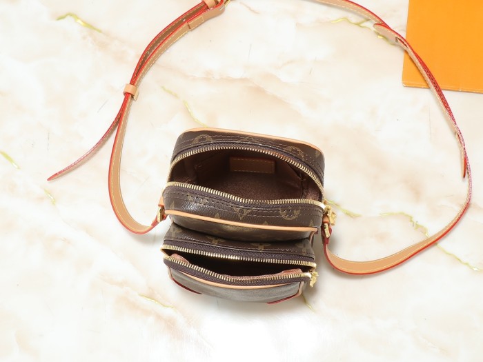 Leather bag ,5A ,size 13.5x20x8cm,no box,  B88-146