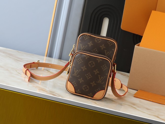 Leather bag ,5A ,size 13.5x20x8cm,no box, B88-146