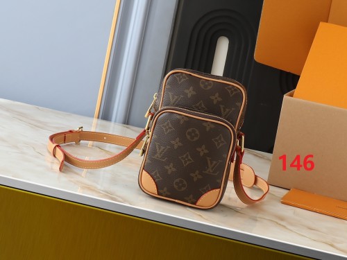 Leather bag ,5A ,size 13.5x20x8cm,no box,  B88-146