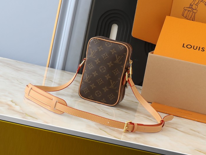 Leather bag ,5A ,size 13.5x20x8cm,no box,  B88-146