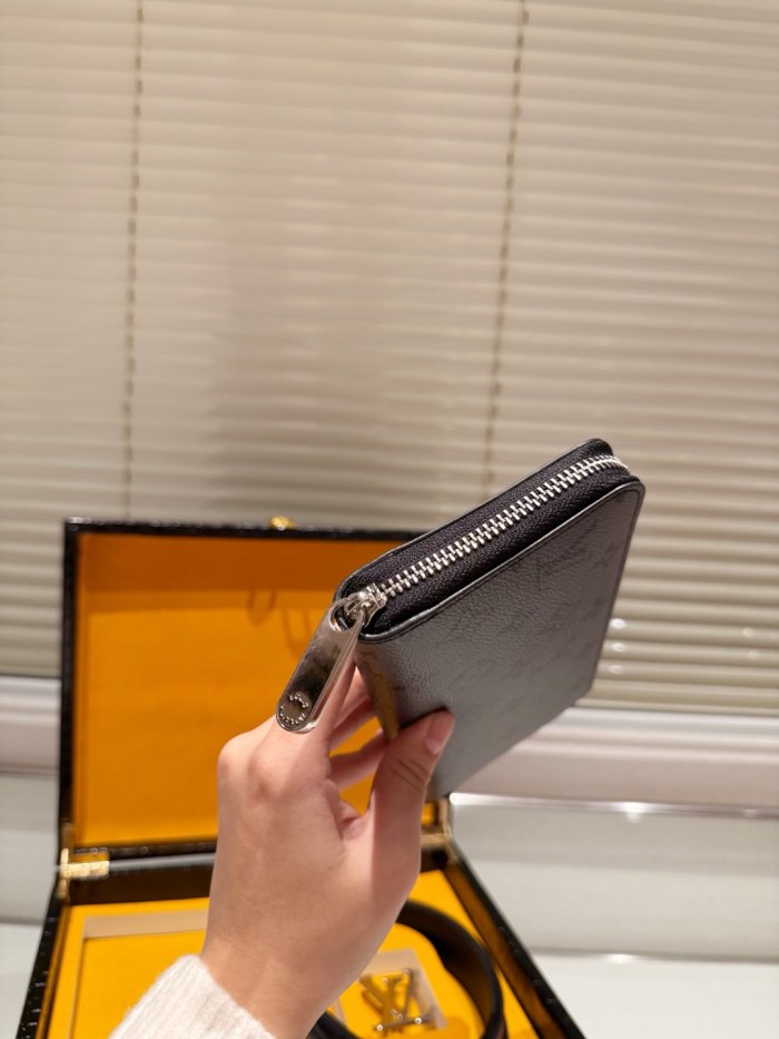 Leather wallet and belt and key chain a set ,5A ,  B98-1