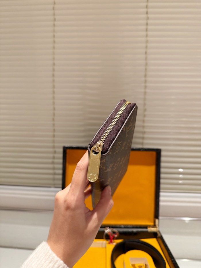 Leather wallet and belt and key chain a set ,5A ,  B98-4