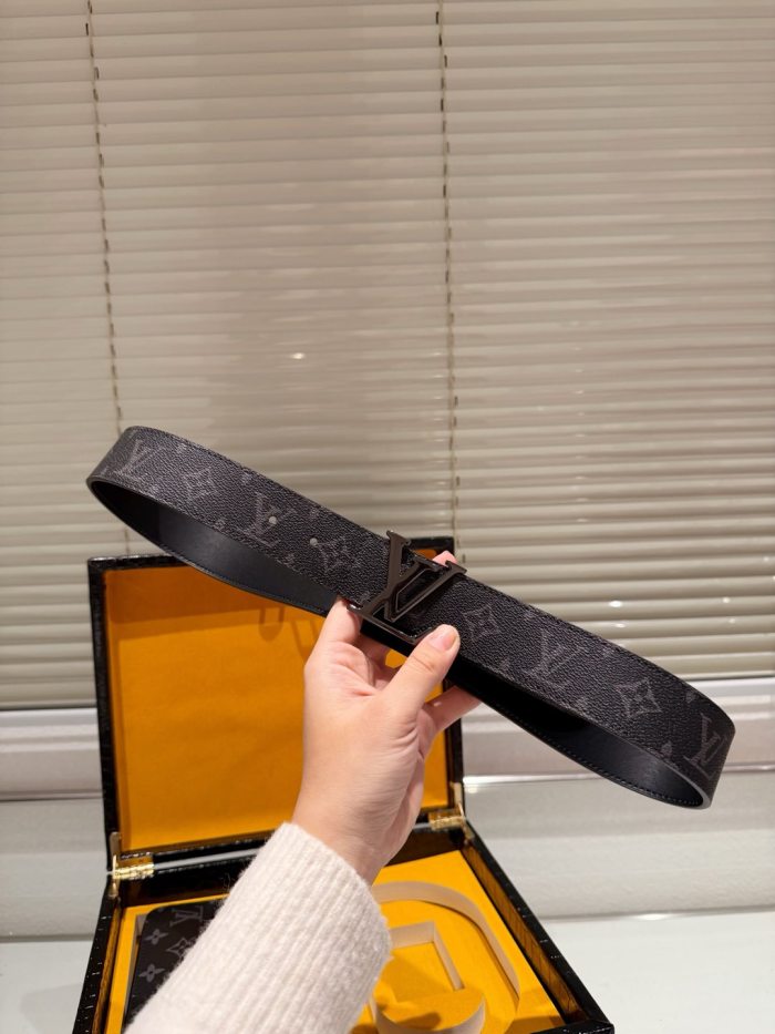 Leather wallet and belt and key chain a set ,5A ,  B98-3