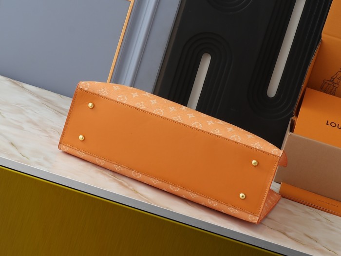Leather bag ,5A ,size 41x33x14cm,no box,  B110-24