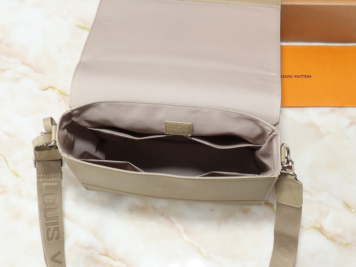 Leather bag ,5A ,size 28x24x10cm,no box,  B110-26