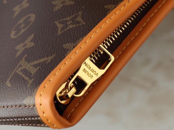 Leather bag ,5A ,size 42cm,no box,  B110-20