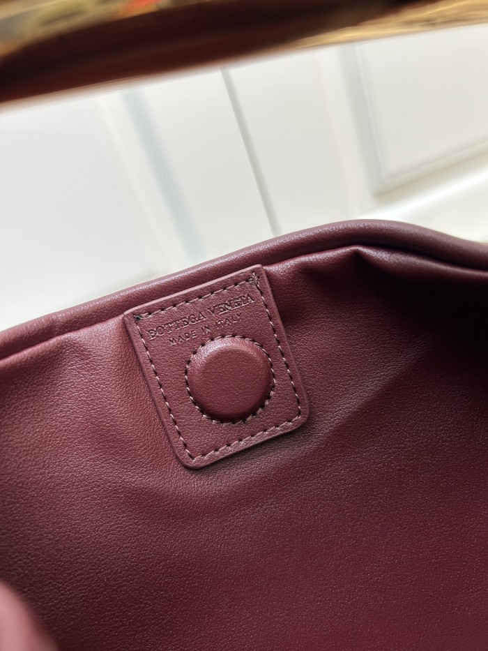 Leather bag ,5A ,size 20x33x4cm,no box,  B110-15