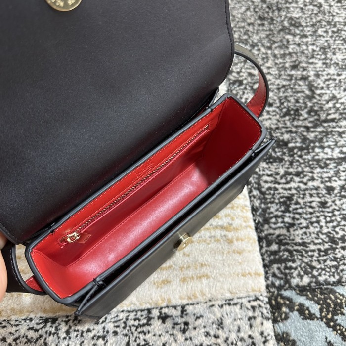 5A, real lether,  cross shoulder bag , size 22x12x5.5cm, no box. B98-16