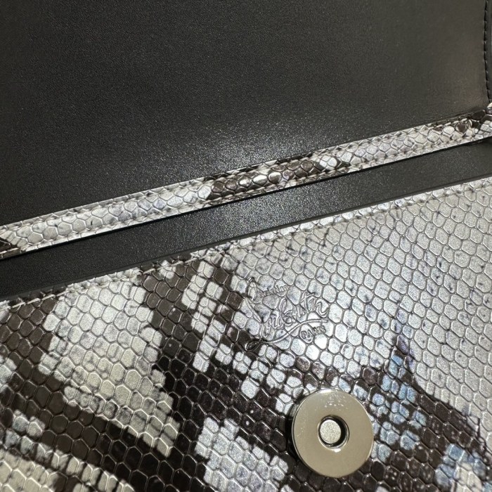 5A, real lether,  cross shoulder bag , size 22x12x5.5cm, no box. B98-115