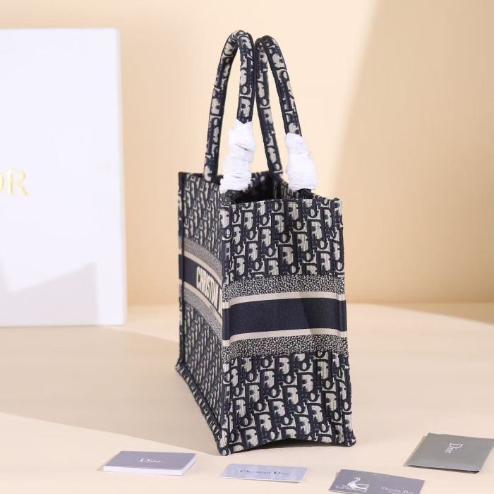 Embroidery ON THE GO  bag ,5A ,size 36cm or 41cm,no box,  B110-33