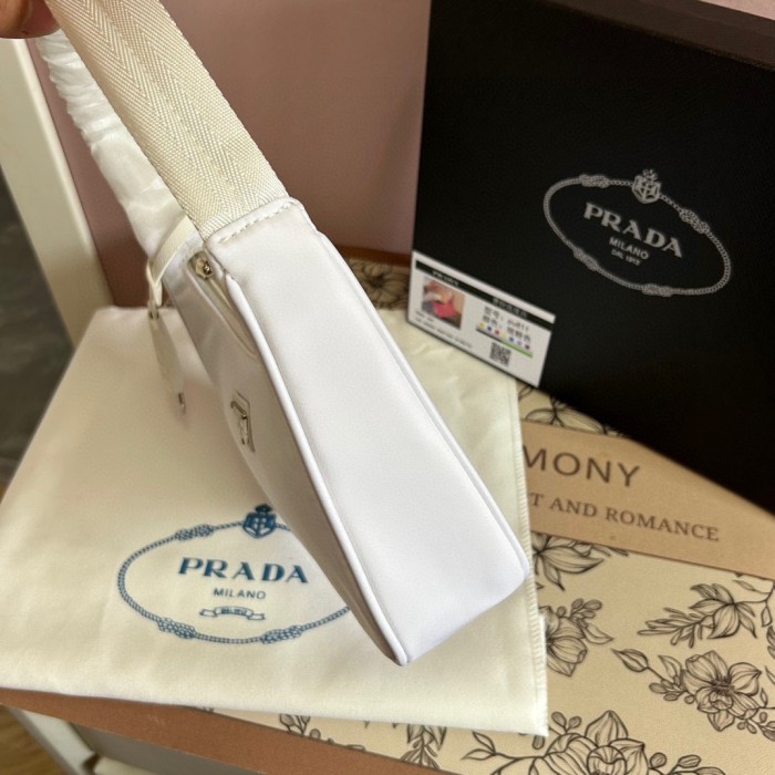 Nylon bag ,budget ,size 20cm,no box,  B35-191-196