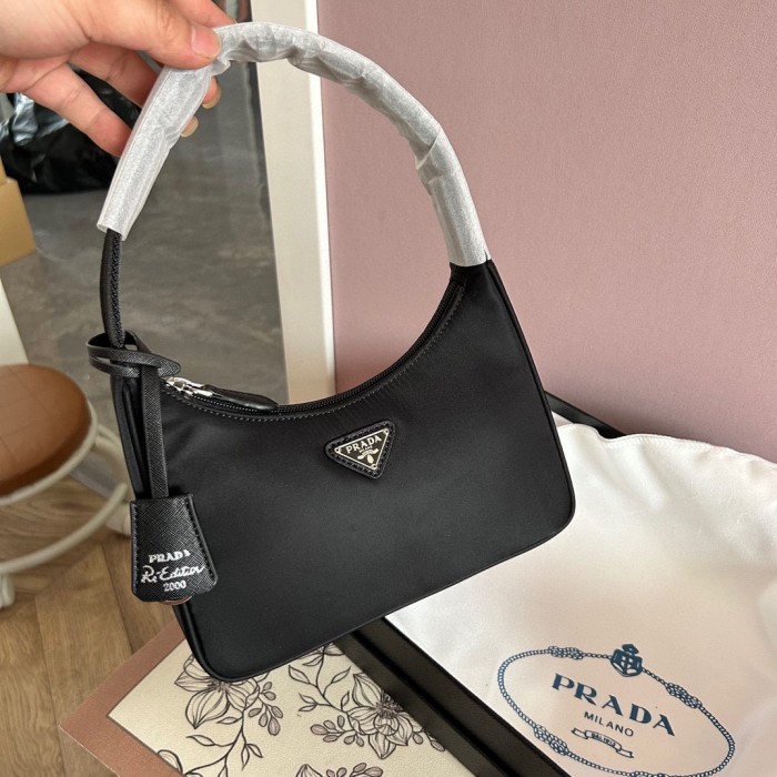 Nylon bag ,budget ,size 20cm,no box,  B35-191-196