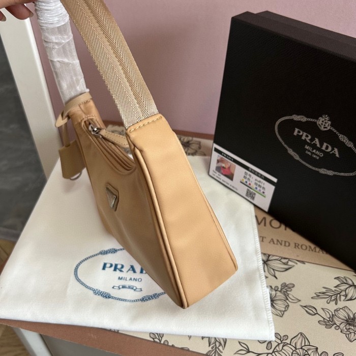 Nylon bag ,budget ,size 20cm,no box,  B35-191-196