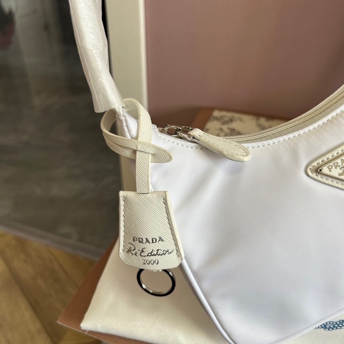 Nylon bag ,budget ,size 20cm,no box,  B35-191-196