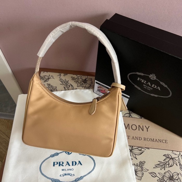 Nylon bag ,budget ,size 20cm,no box,  B35-191-196