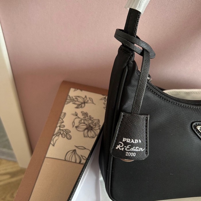 Nylon bag ,budget ,size 20cm,no box,  B35-191-196