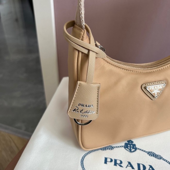 Nylon bag ,budget ,size 20cm,no box,  B35-191-196