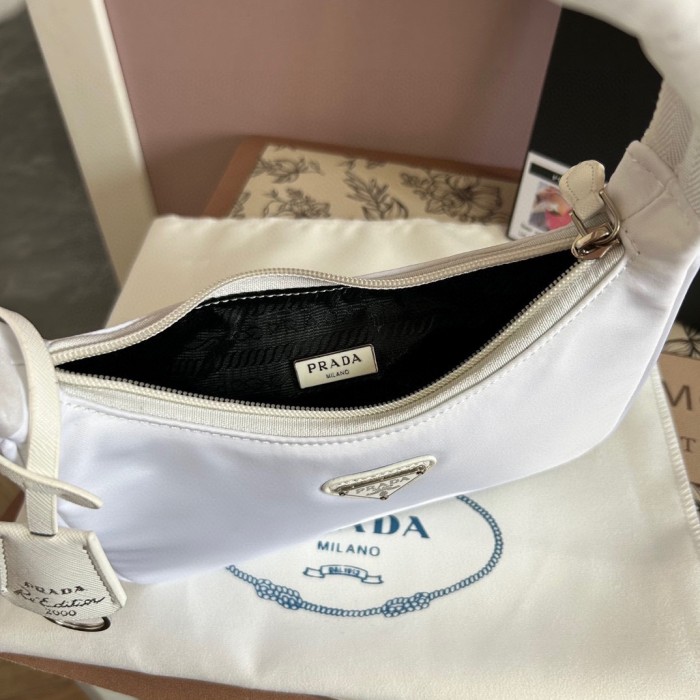 Nylon bag ,budget ,size 20cm,no box,  B35-191-196