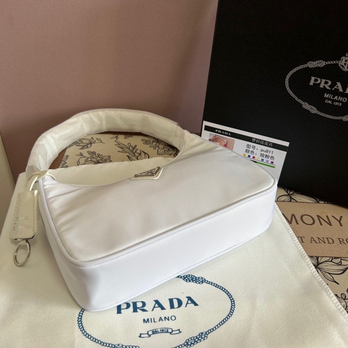 Nylon bag ,budget ,size 20cm,no box,  B35-191-196