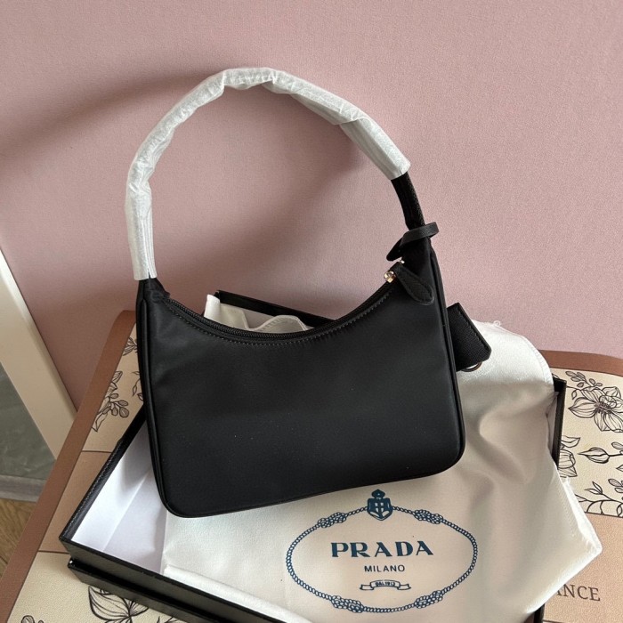 Nylon bag ,budget ,size 20cm,no box,  B35-191-196