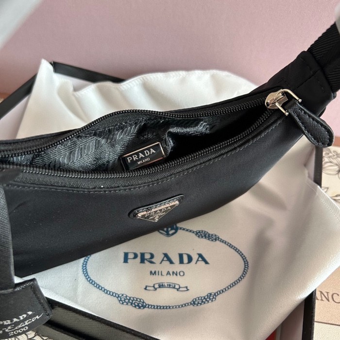 Nylon bag ,budget ,size 20cm,no box,  B35-191-196